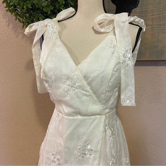 NWOT Lulus Elegant Direction Ivory Embroidered Ruffled Tie-Strap Midi Dr… - Picture 3 of 15